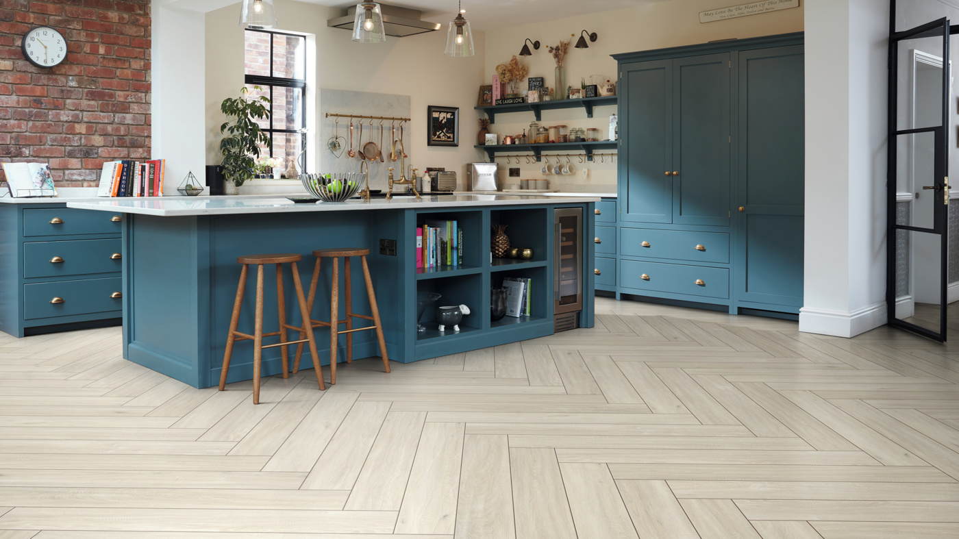 Cotton Oak RL38 floors with DS04-3 design strips in a herringbone pattern bring sophistication to an open plan kitchen