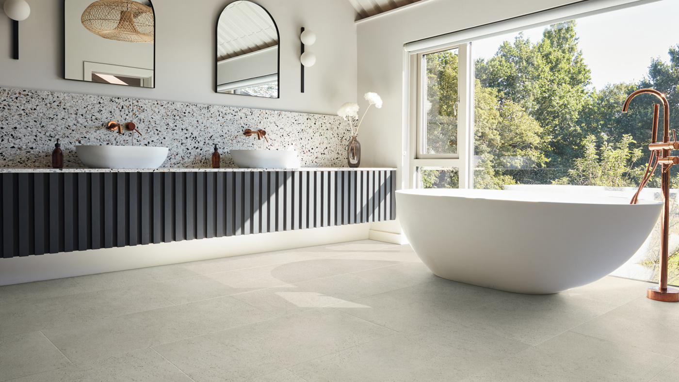 Primary bathroom with Caliza Classico LM39 | KT-LM39 floors and floor to ceiling windows